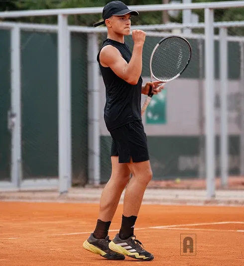 Mario Vukovic, jeune sportif tennis et élève E-Campus Acadomia - photo tous droits réservés