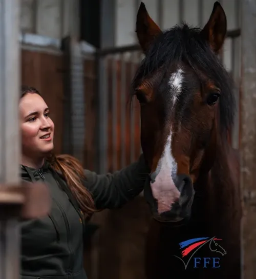 Jeune sportive et son cheval en sport études FFE et Acadomia - photo tous droits réservés